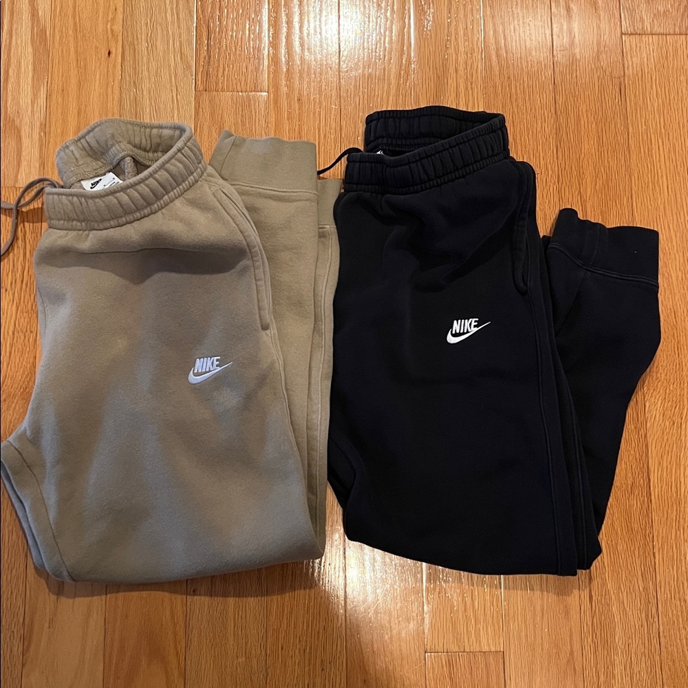 Two pairs of men’s Nike joggers size medium bundle